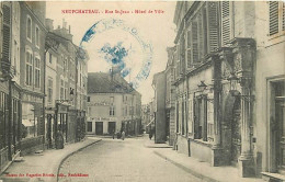 Delcampe - Carte Postale Ancienne - 88 - Neufchateau - Rue Saint Jean - Hotel De Ville - Animée - Correspondance - Voyagée En 1915 - Neufchateau
