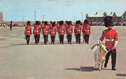 Delcampe - B539 Canada Quebec Parade Ceremonies At Changing Of Guard At Citadel Postcard - Sonstige & Ohne Zuordnung