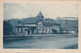 Delcampe - ZY 77-(57) BITCHE - LA GARE ET LE FORT  - 2 SCANS - Bitche