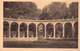 Delcampe - C023 France, Splendeurs Et Charmes De Versailles  The Colonnade Vintage Postcard - Charmes