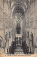 Delcampe - C024 France, Amiens Cathedrale La Nef Vintage Postcard - Amiens