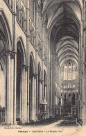Delcampe - C024 France, Amiens Cathedrale La Grande Nef Vintage Postcard - Amiens
