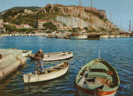 Delcampe - France Cassis Le Port Et Massif Du Puget Scène Maritime Circulé #SCC336 - Cassis