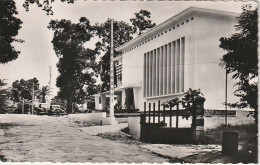 Delcampe - AA+89- LIBREVILLE ( GABON ) - PALAIS DE L' ASSEMBLEE TERRITORIALE DU GABON - Gabón
