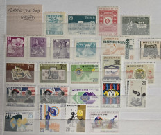 Delcampe - COREE DU SUD. Lot De 24 Timbres Neufs. Moins De 10% De La Cote - Corea Del Sur