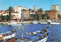 Delcampe - 83 SAINTE MAXIME LE PORT ET L EGLISE - Sainte-Maxime