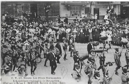 Delcampe - Rouen. Défilé De L'académie Culinaire De Bruxelles Pendant Les Fêtes Du Millénaire Normand. - Rouen
