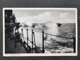Delcampe - Ein Torpedoschuss, Kriegsschiff, Marine Postkarte Nr. 4328 Siegmund Weil Stettin - Torpedo Launch Naval Military (DCP25) - Oorlog